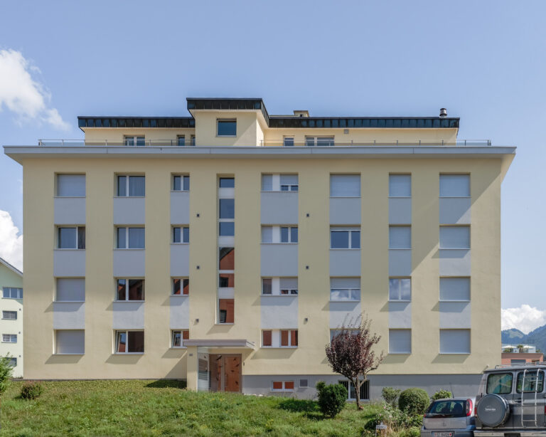 Aussenansicht Mehrfamilienhaus in Arth