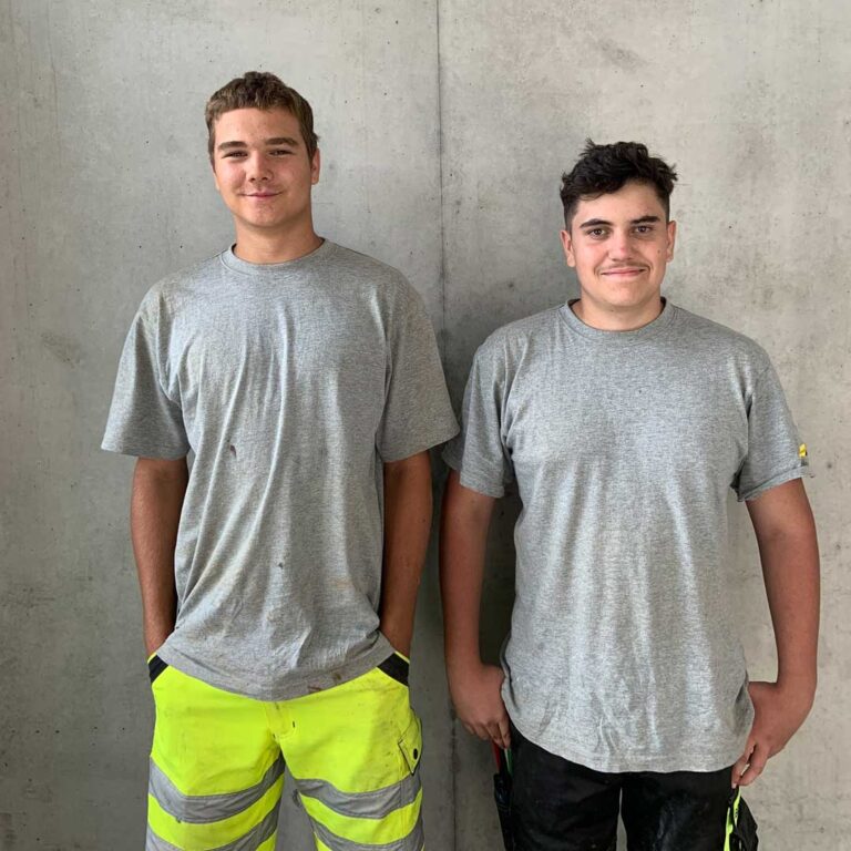 Portrait der beiden Lernenden Hochbau