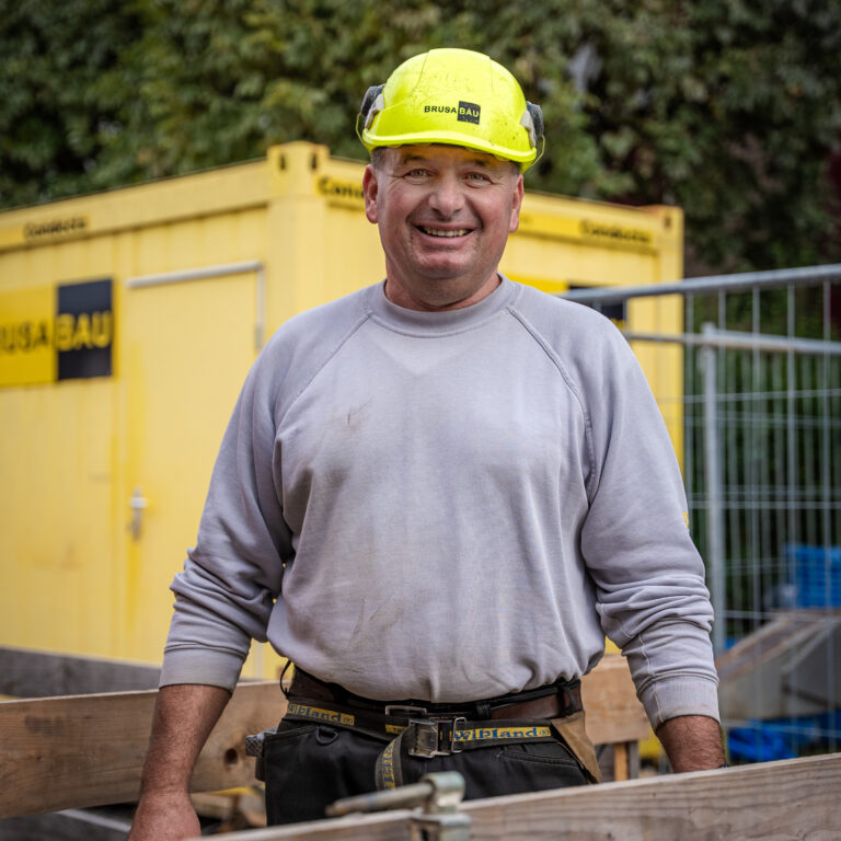 Portrait von Petar Perkovic an seinem 35 jährigen Arbeitsjubiläum bei Brusa Bau.