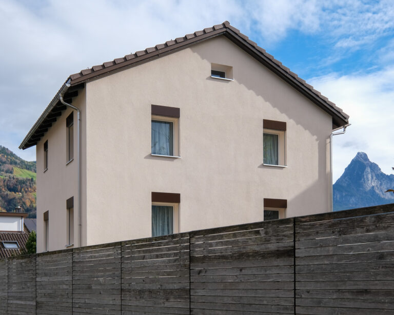 Aussenansicht von einem neu sanierten Einfamilienhaus