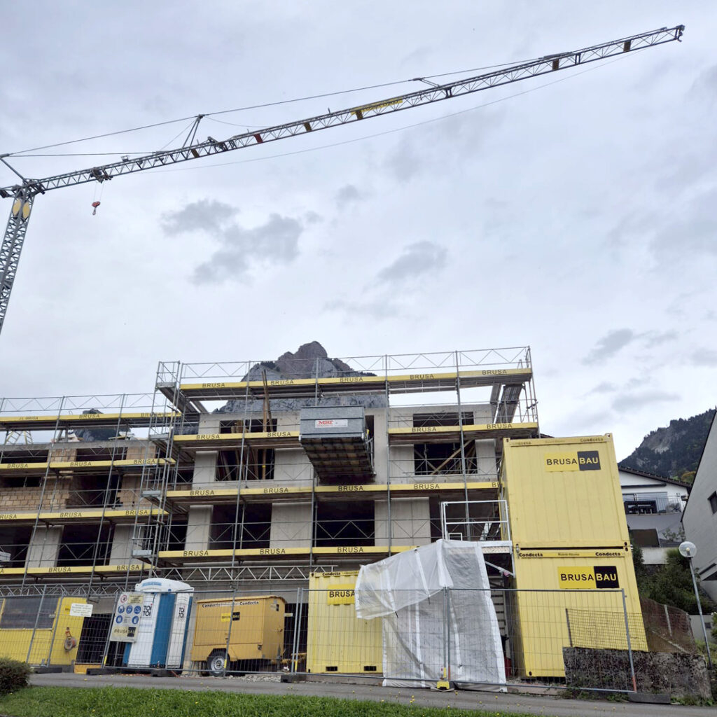 Bild von einem Rohbau vor den Mythen