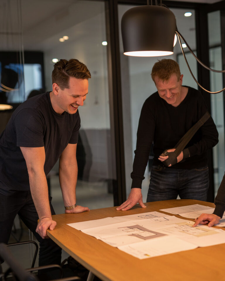 teambesprechung-im-buero